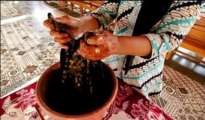 Merawat batik Merawat Batik