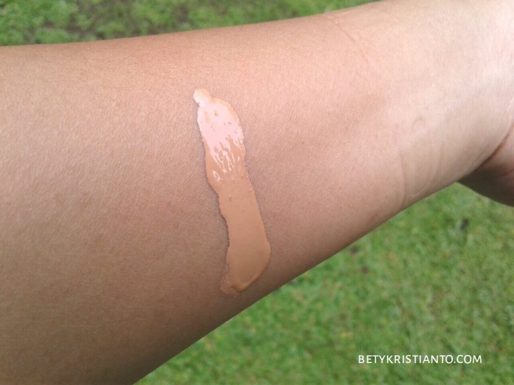 Wardah Exclusive Liquid Foundation Wardah Exclusive Liquid Foundation