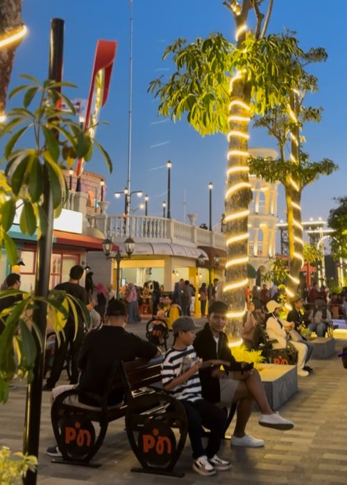 What's inside Pitcniq Land